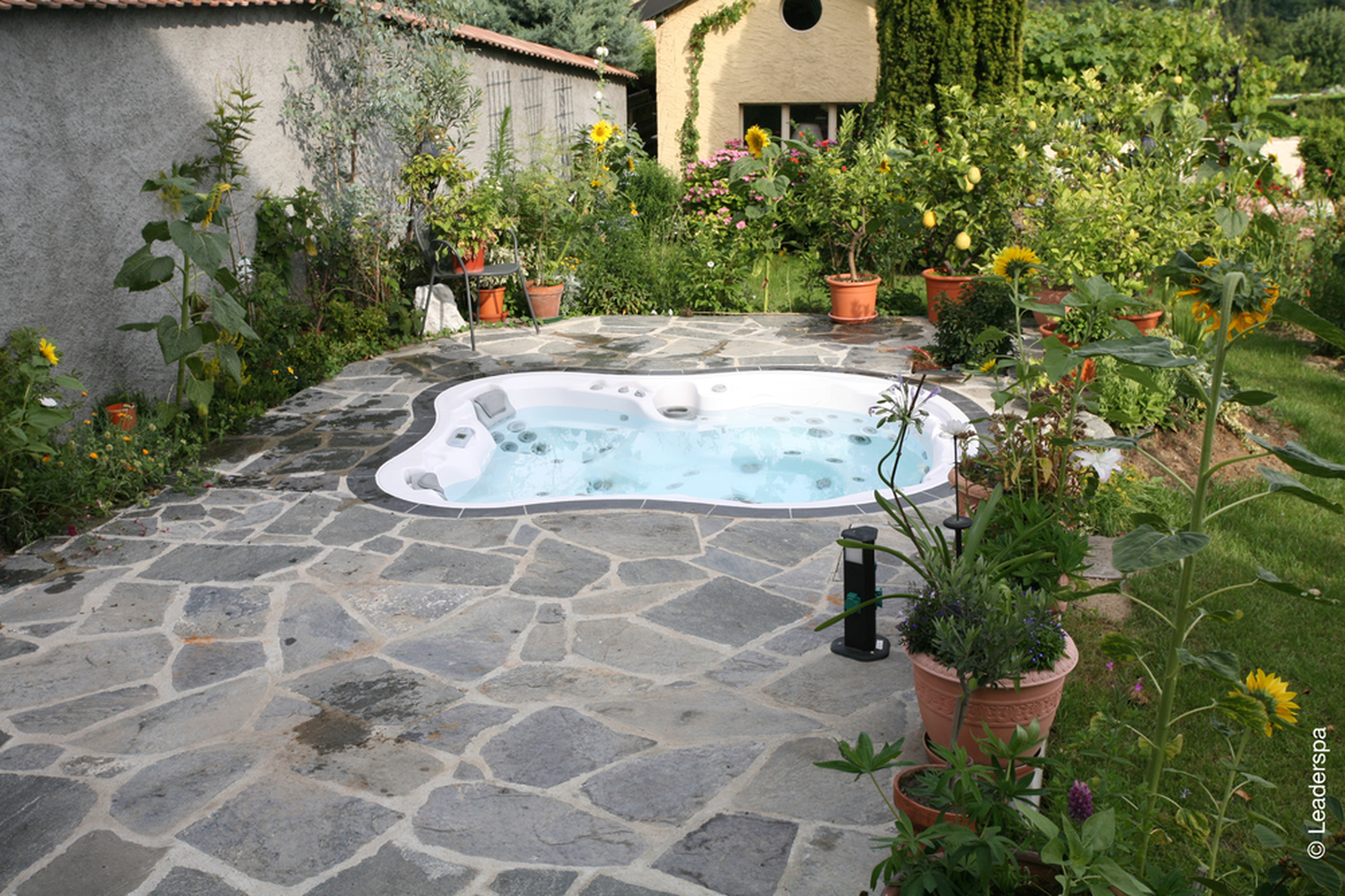 how do they deliver hot tubs