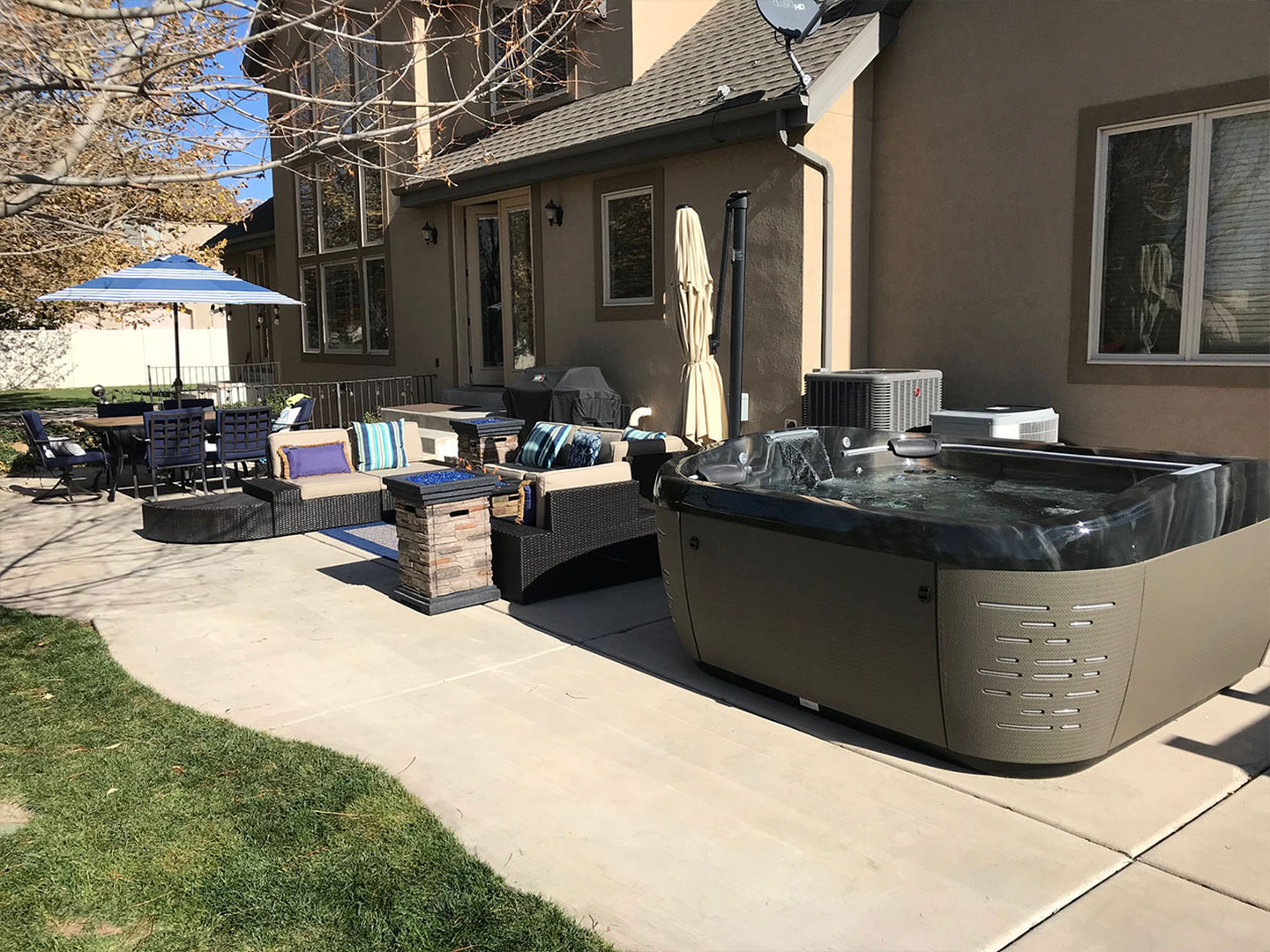J-585 in Thurl Baileys' backyard
