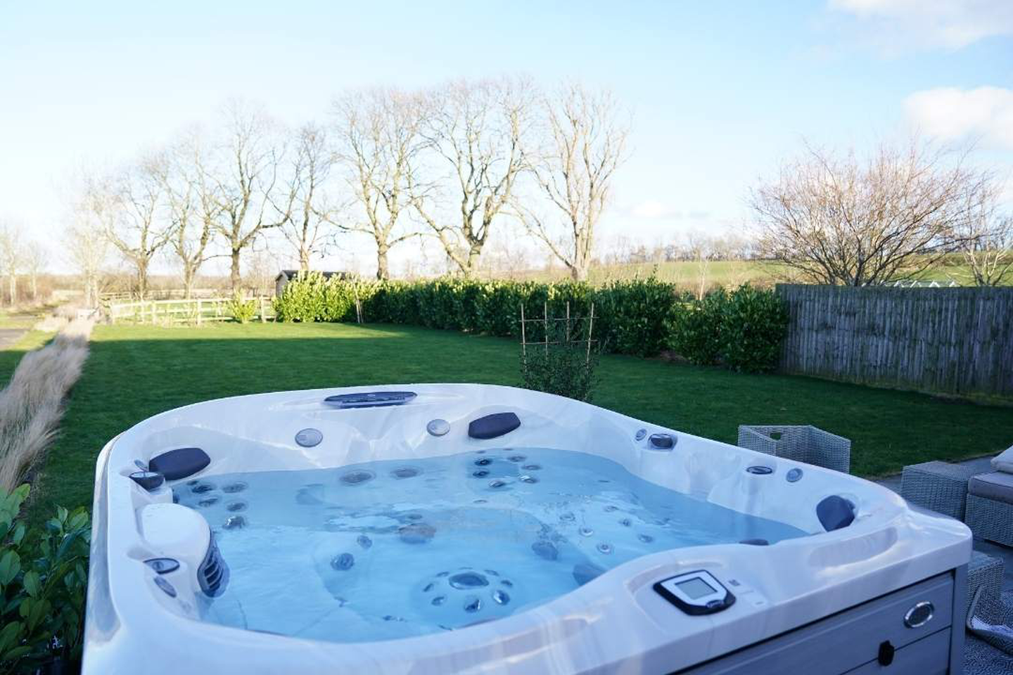 Fit and Finish - jacuzzi bathtub