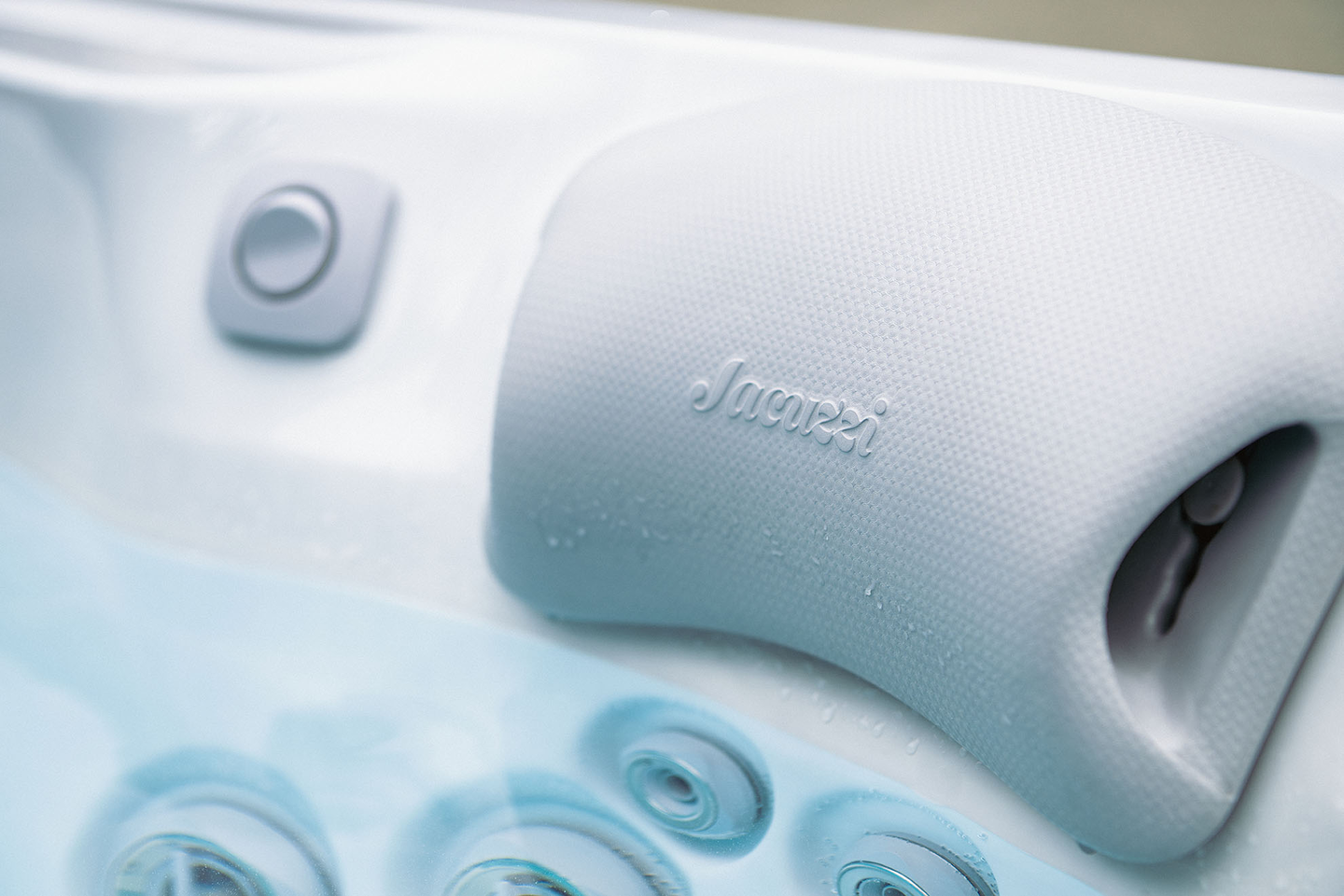 Kolekcje wanien spa Jacuzzi&reg;&nbsp;&ndash; kobieta w wannie spa