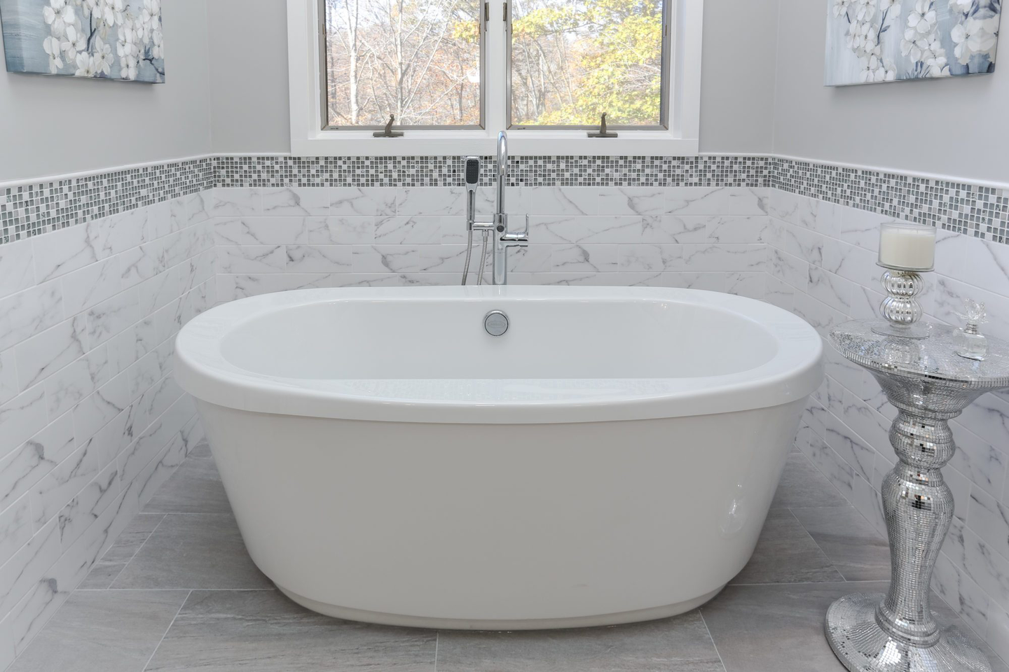 Bravo Freestanding Bath in White