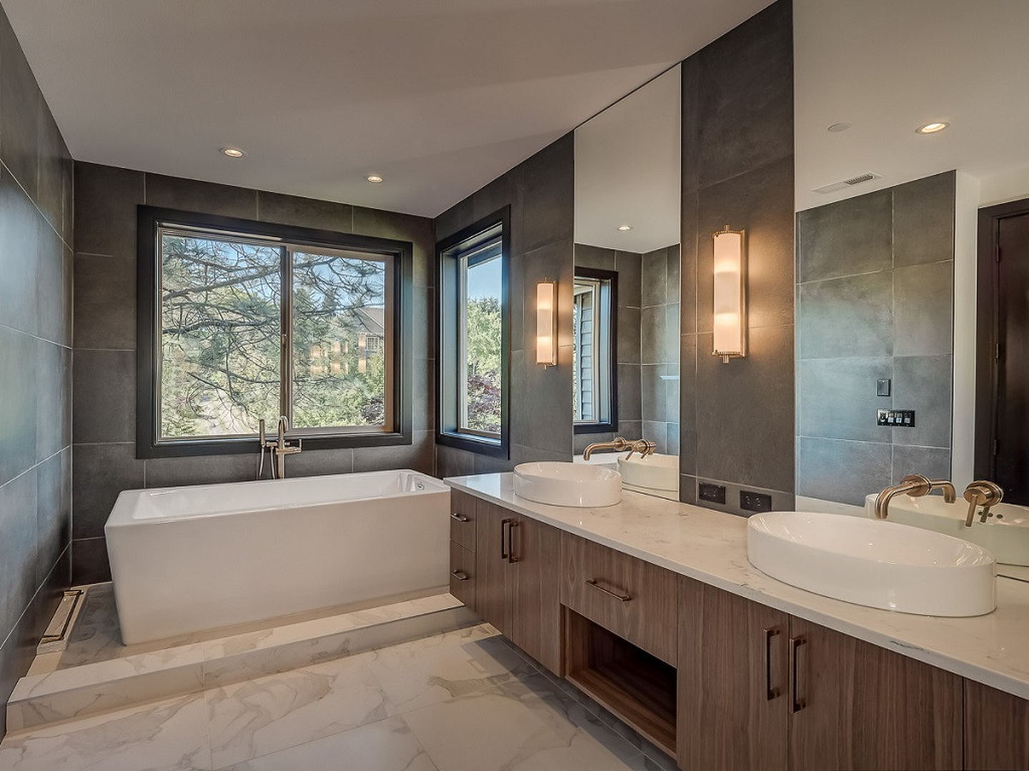The Bianca bath