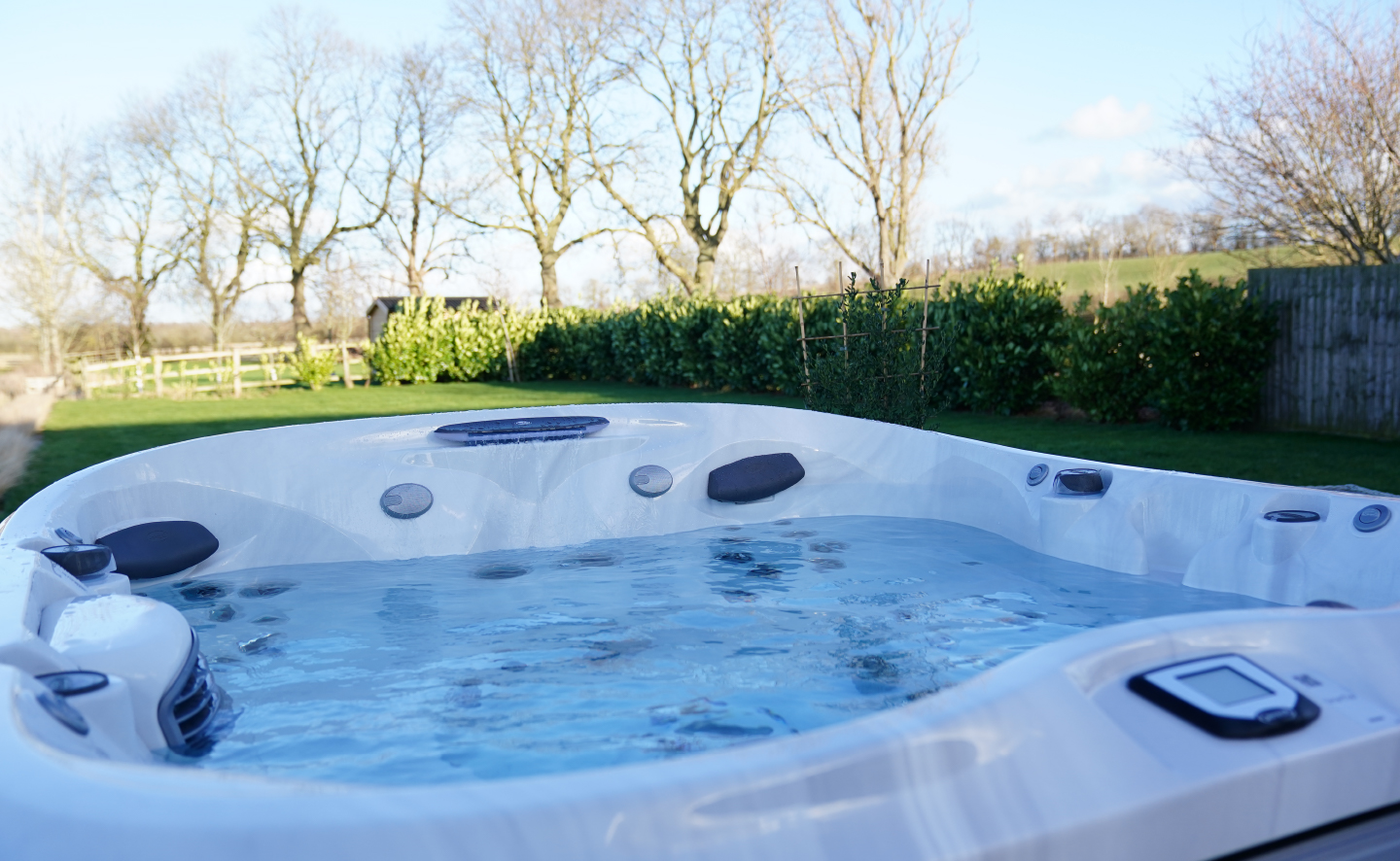 Spa Jacuzzi®: agua limpia y cuidado de la bañera de hidromasaje durante el verano