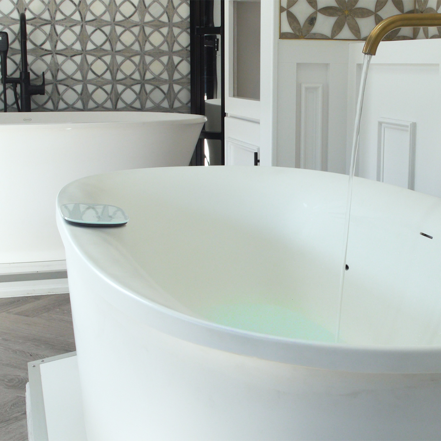 bathtubs showers