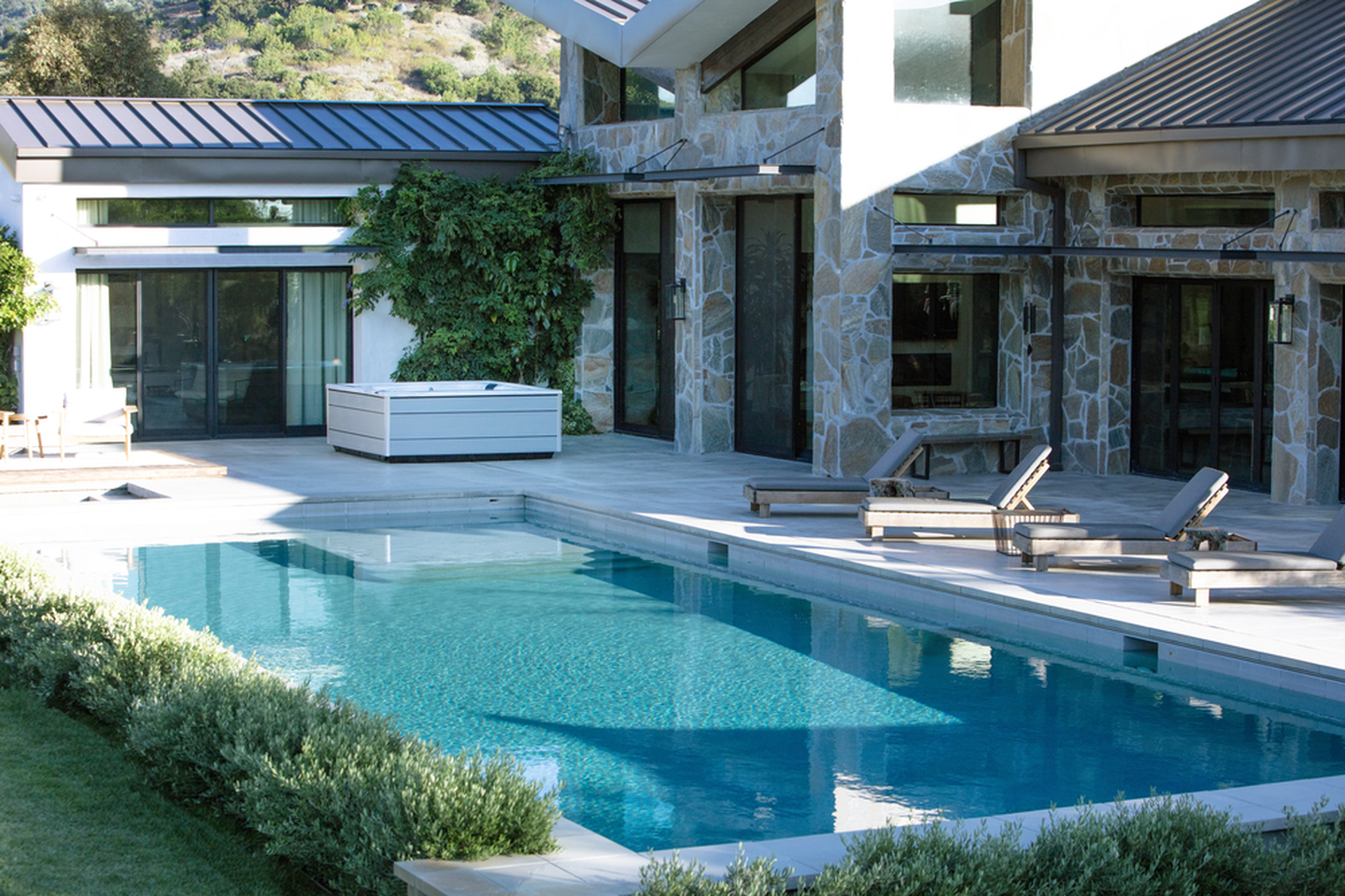 how much does a hot tub cost per month