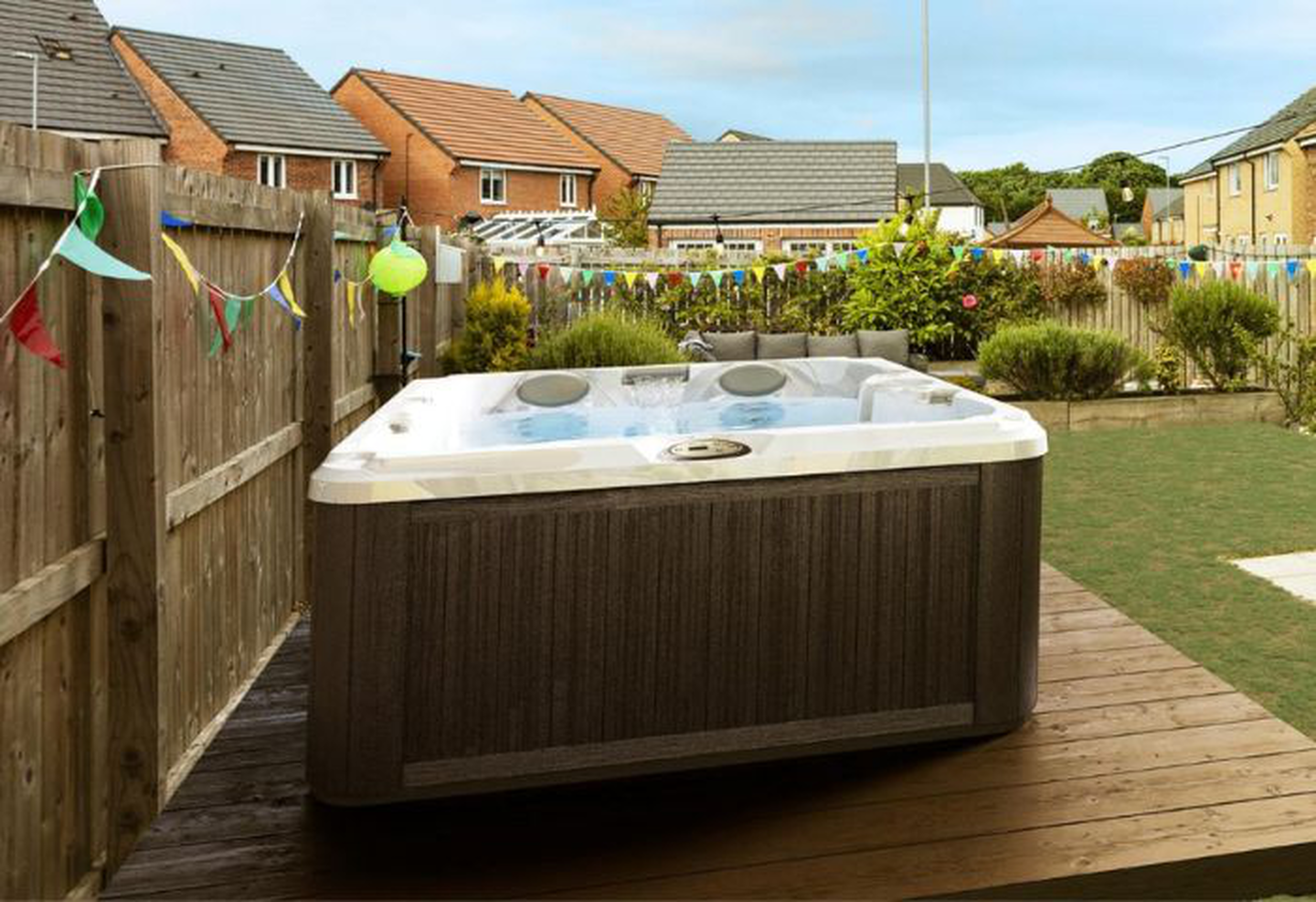 J 200 hot tub image