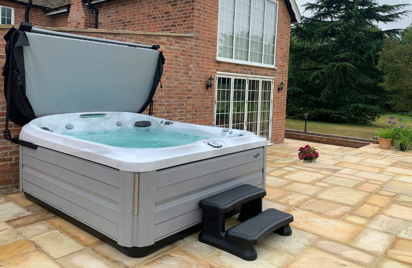 Jacuzzi&reg; Hot Tub Patio