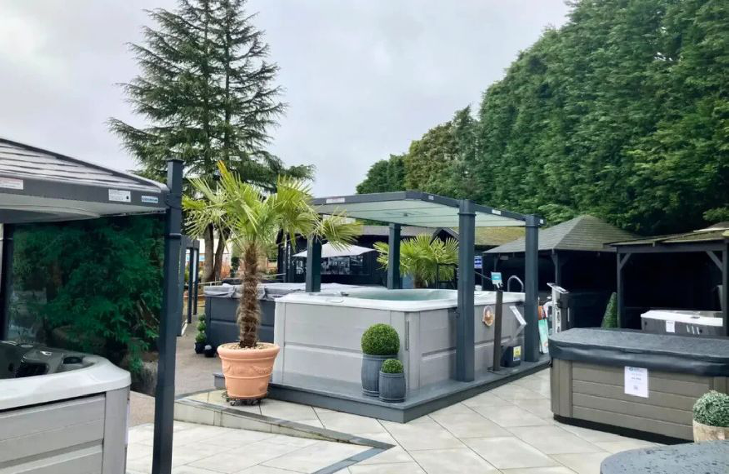Euphoria Lifestyle Hot Tub & Swim Spa Display