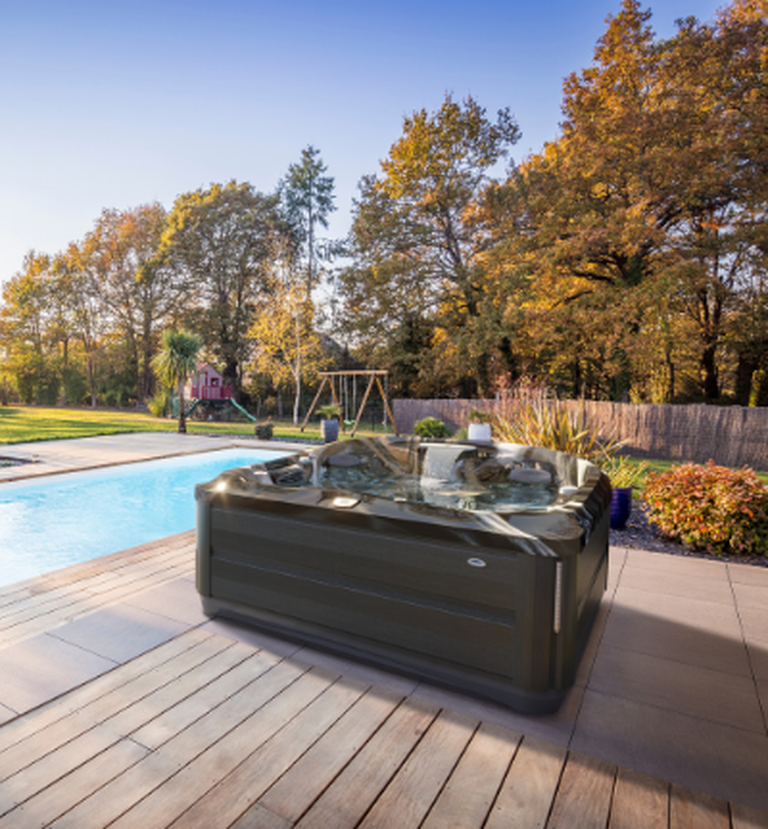 J400 hot tub image