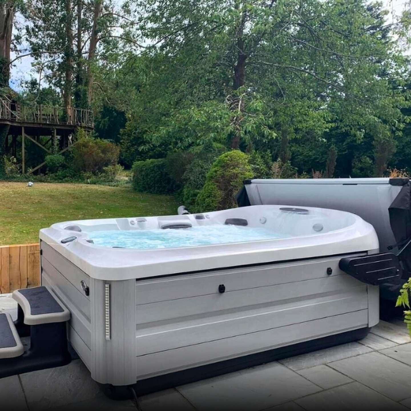 Best six person hot tub UK 2023