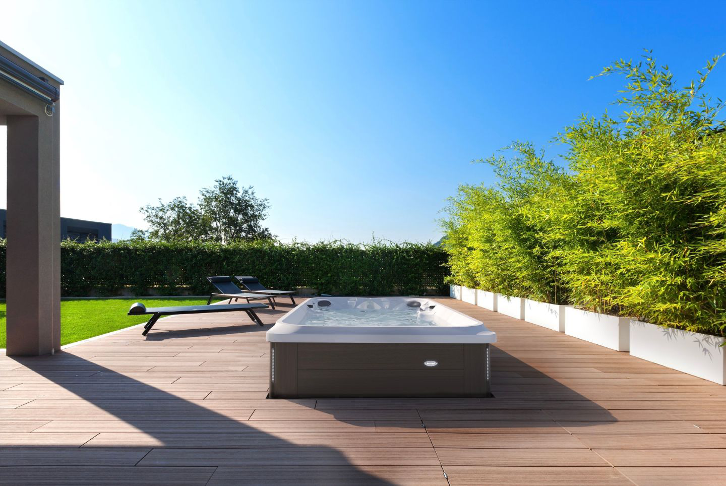 J-16 POWERACTIVE&trade; SWIM SPA