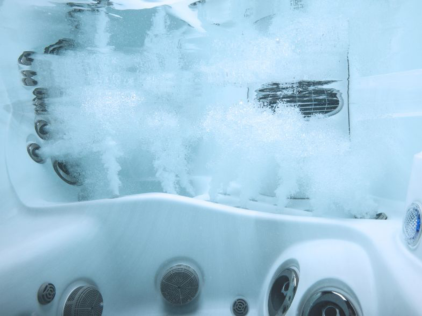 J-300&trade; Lounger