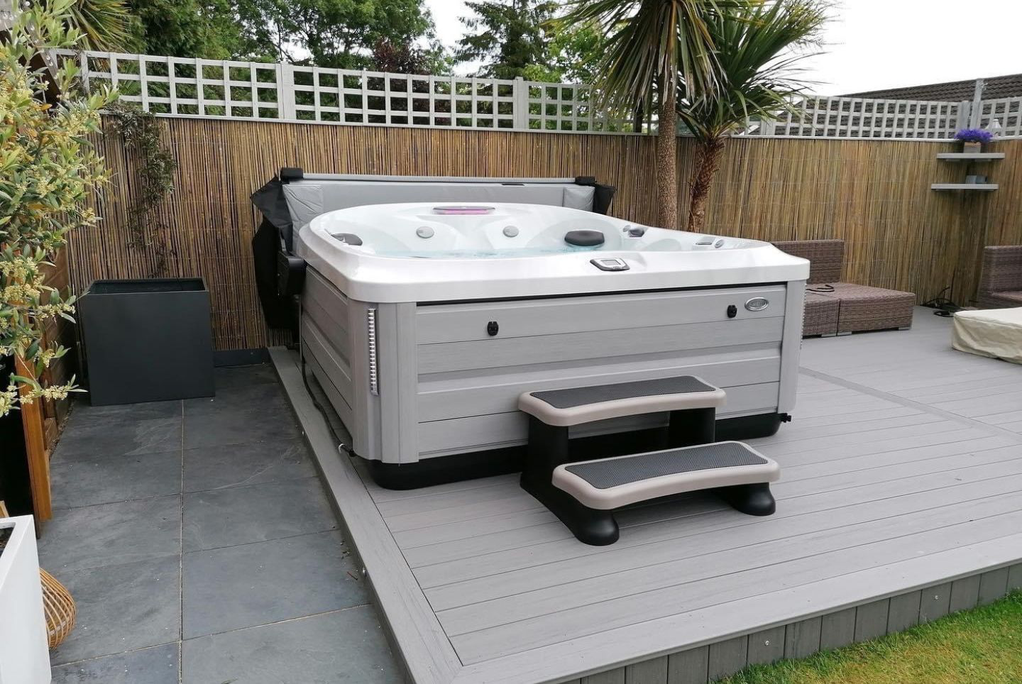 Outdoor vs indoor hot tubs