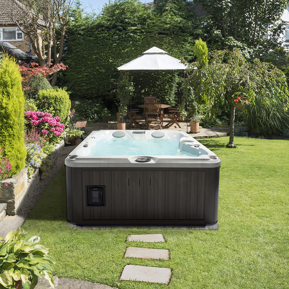 J225 Classic Hot Tub With Open Seating Jacuz