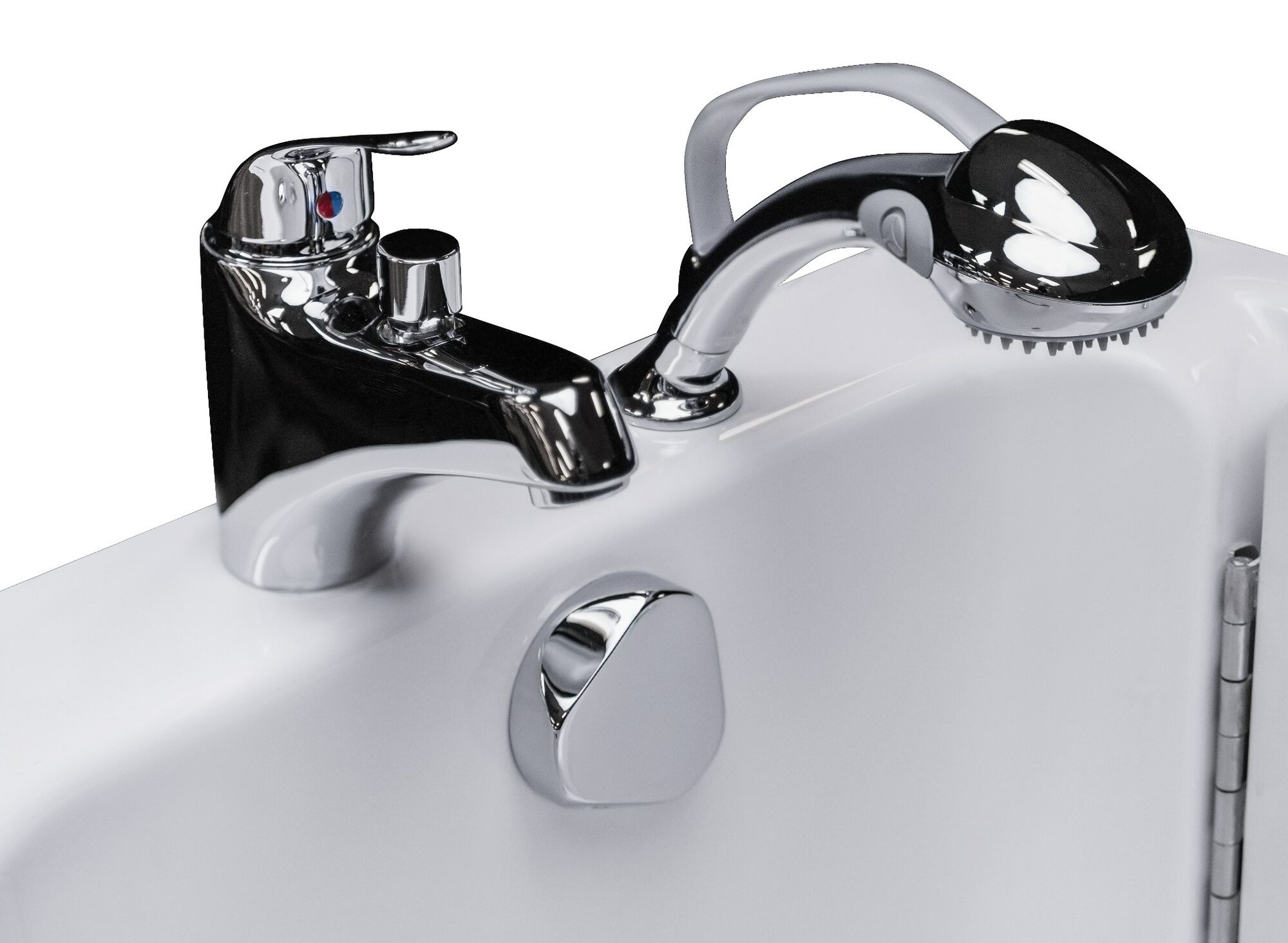 Fastfill™ faucet and comfortable handheld shower Jacuzzi®