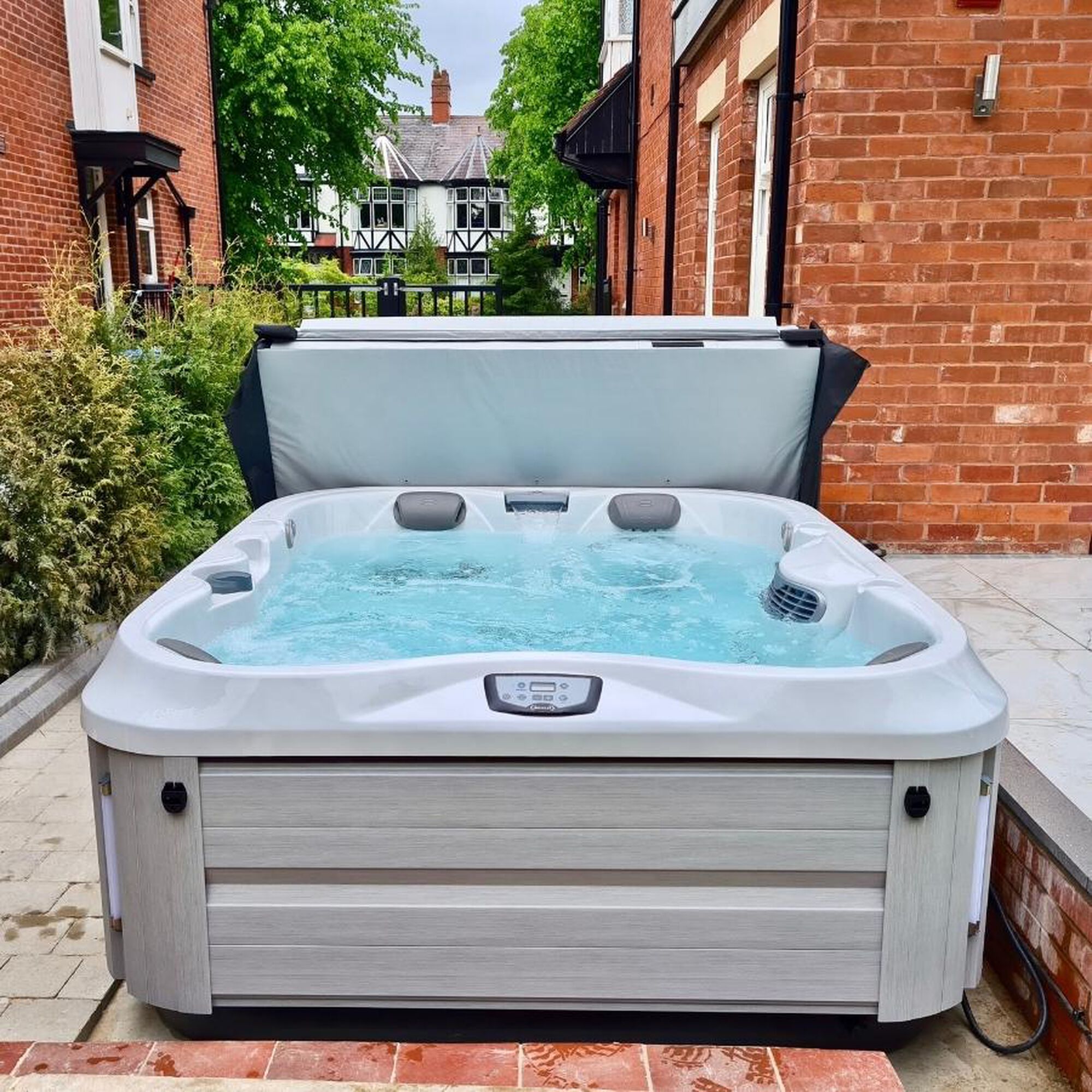 J325™ Comfort Compact Hot Tub with Open Seating Jacuzzi® UK