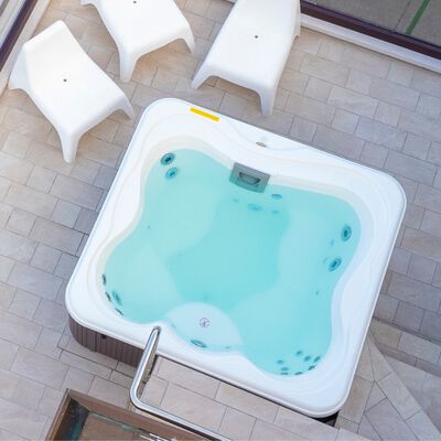 Lodge M Holiday Park Hot Tub