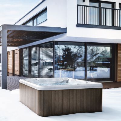 J-280™ CLASSIC LARGE HOT TUB WITH OPEN SEATING