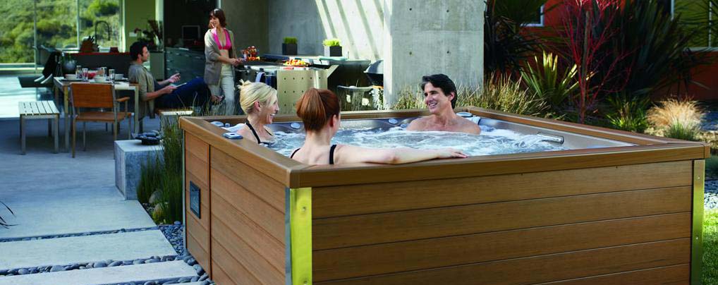 3 ENTERTAINING GAMES TO PLAY IN YOUR HOT TUB