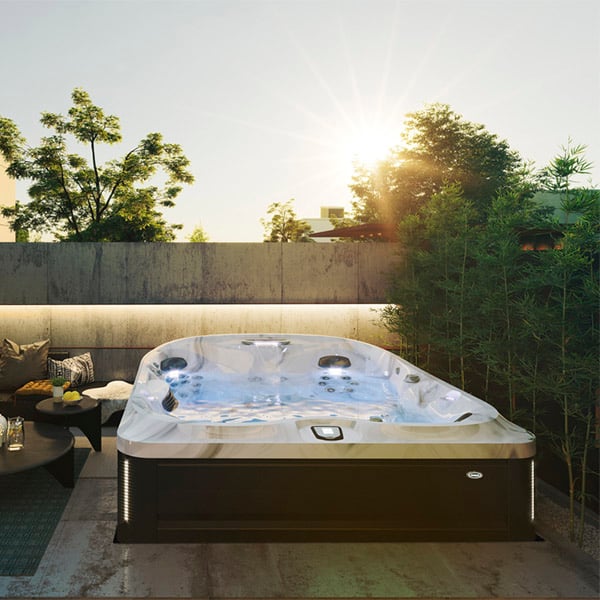 Best Luxury Hot Tub for You (Hydropool vs. Jacuzzi vs. Hotspring. Pros, Cons and More.)