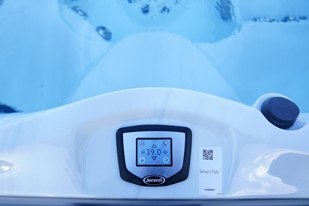 Cambio dell’acqua nella Spa Jacuzzi®: come ridurre il consumo idrico