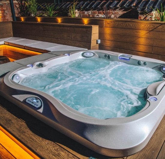 HOW MUCH DOES A HOT TUB COST IN THE UK 2023? (HOT TUB PRICES, ADVICE AND MORE)