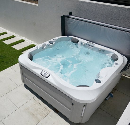WHY JACUZZI® HOT TUBS ARE ENERGY EFFICIENT