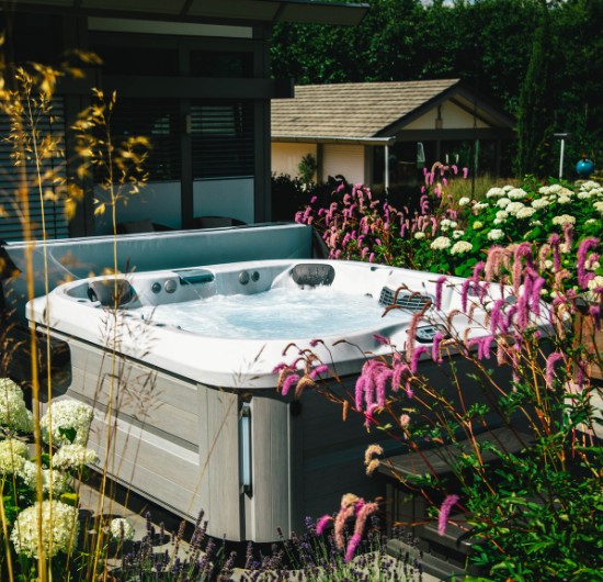 How much does hot tub maintenance cost in the UK in 2023? (Cost, guide, tips and more)