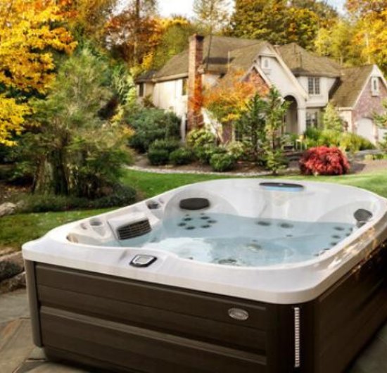 BEST HOT TUBS IN THE UK 2023 - TOP 5 BRANDS REVIEWED