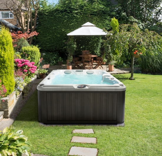 How much does a hot tub cost in the UK in 2023? (Prices, advice and more)
