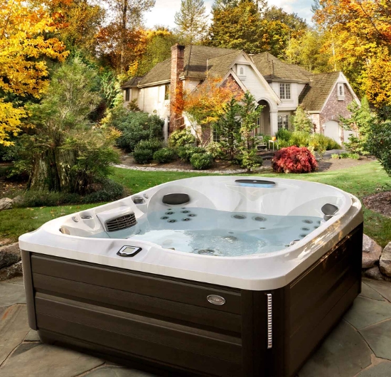 Jacuzzi® Hot Tubs - How to understand the differences between collections
