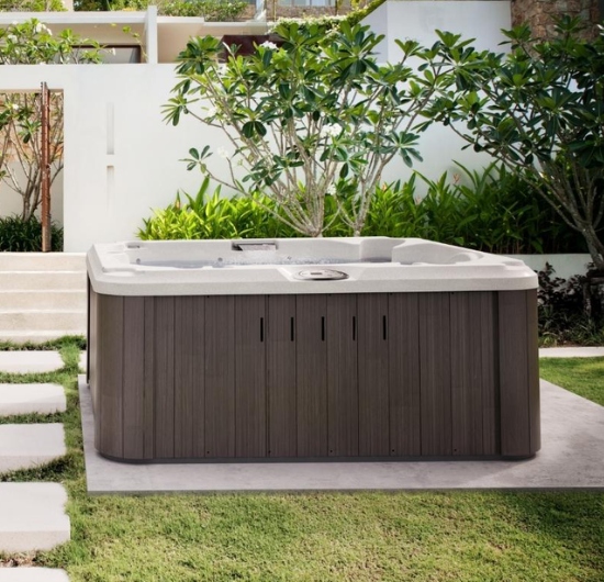Best Jacuzzi® Hot tubs for smaller gardens (Pros, cons and more)