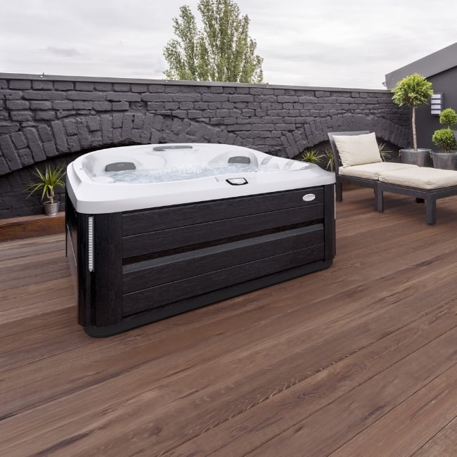 What's the difference between the Jacuzzi Hot Tub collections?