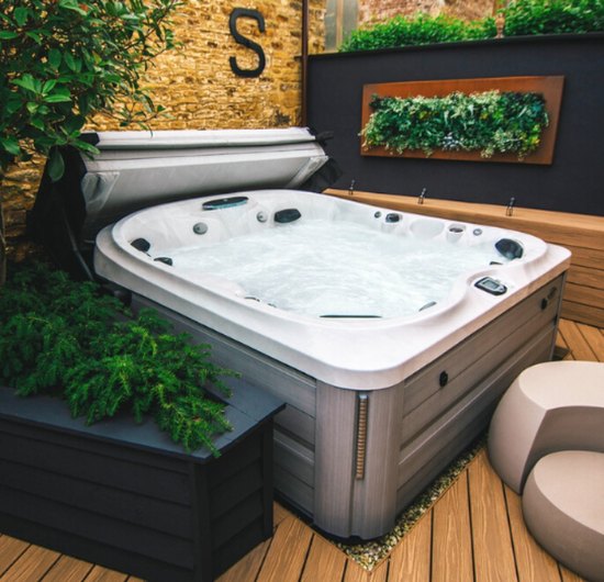 BEST 6 PERSON HOT TUBS IN THE UK 2023